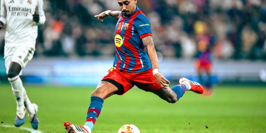 برشلونة يتوّج بكأس السوبر الإسباني بعد فوزه على ريال مدريد 3-2