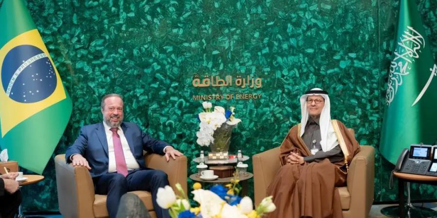 سمو وزير الطاقة يجتمع بوزير المناجم والطاقة البرازيلي