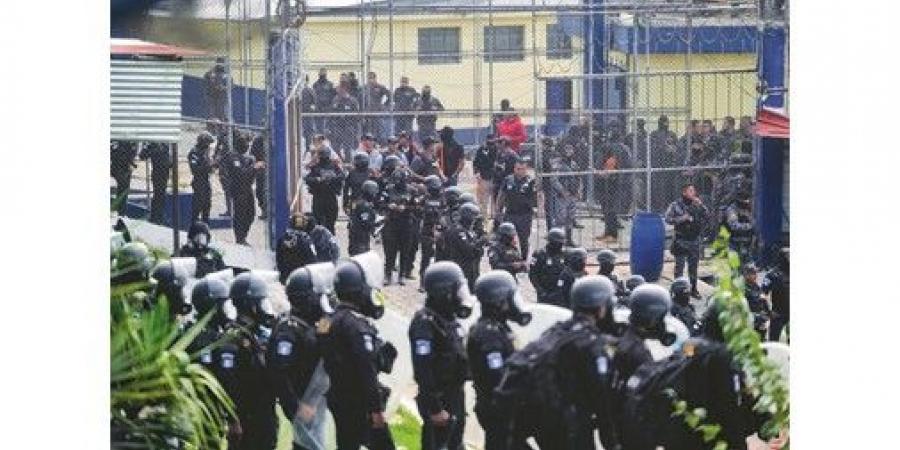 رئيس غواتيمالا يعلن حالة الطوارئ بعد مقتل عناصر شرطة على يد عصابات