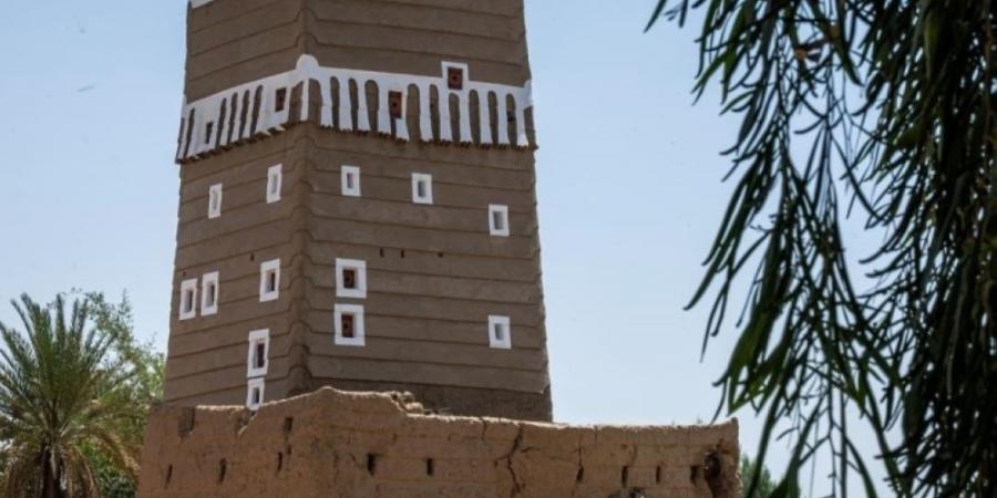 12 قصرا طينيا تروي حكايات 300 عام بقرية المشكاة