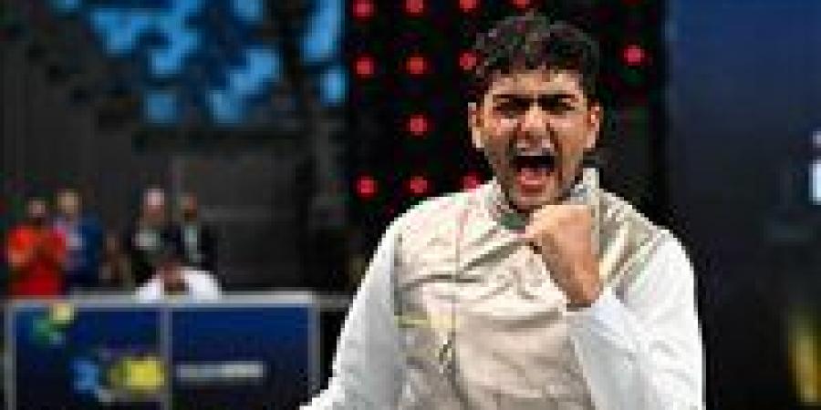 عبدالرحمن طلبه يحرز فضية سلاح الشيش في بطولة العالم للناشئين والشباب بريو