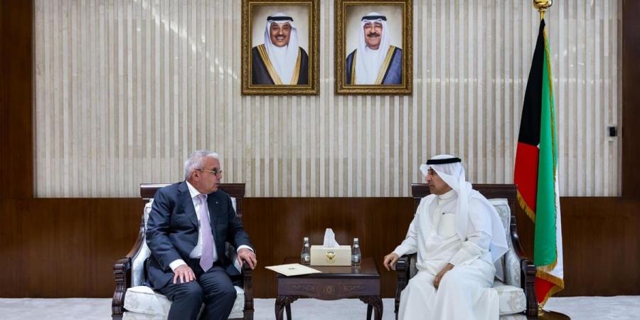 وزير الخارجية يتلقى رسالة خطية من وزيرة خارجية فلسطين تتصل بالعلاقات الثنائية