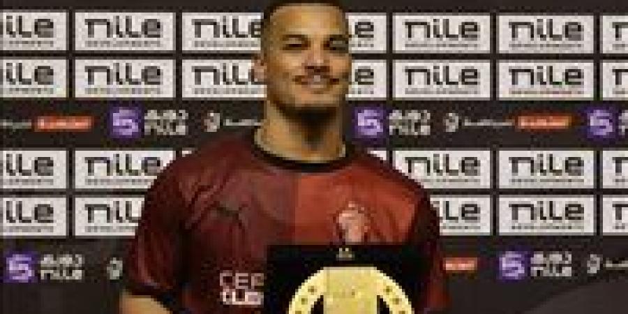 فخري لاكاي يفوز بجائزة أفضل لاعب في مباراة الأهلي وسيراميكا كيلوباترا بالدوري الممتاز