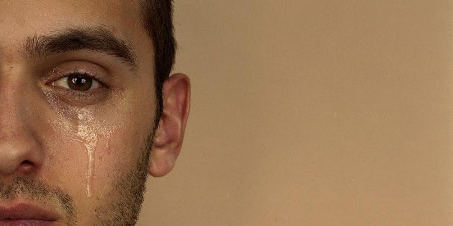 دراسة جديدة تكشف أن البكاء قد لا يمنح دائمًا شعورًا بالراحة