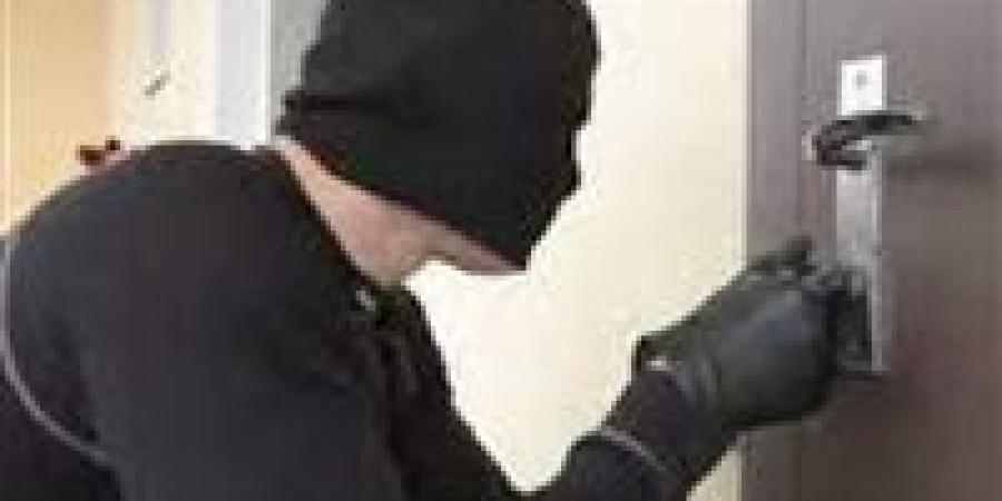 القبض
      على
      لص
      أسلاك
      تكييف
      بالجيزة
      في
      فيديو
      متداول