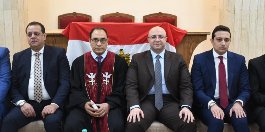 مدير
      أمن
      الفيوم
      يشارك
      الإخوة
      الأقباط
      فرحتهم
      بعيد
      القيامة
      المجيد