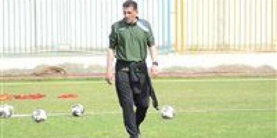 مالية
      كفر
      الزيات
      يجدد
      عقد
      حسن
      موسي
      المدير
      الفني
      في
      الموسم
      القادم