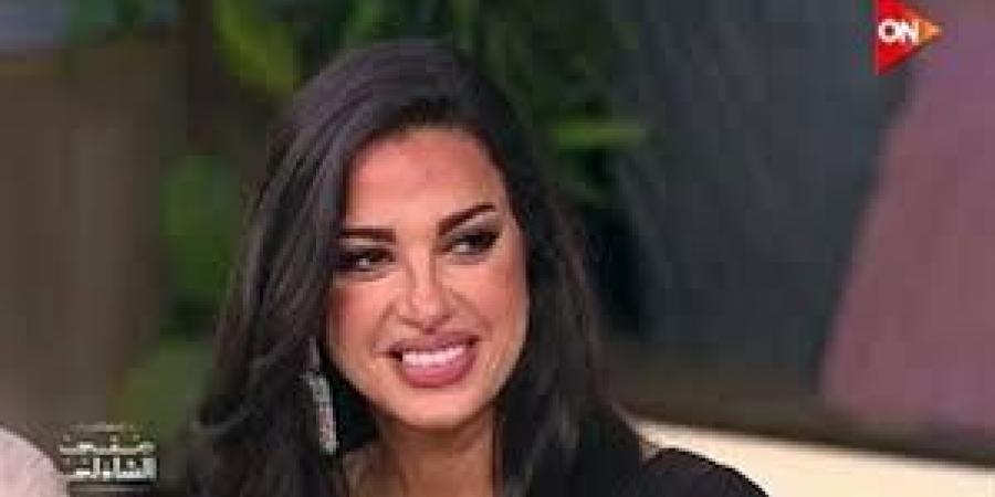 إلهام
      وجدي:
      ياسمين
      عبد
      العزيز
      بتضيف
      لأي
      فنان
      وبتخليه
      ينور
      جنبها