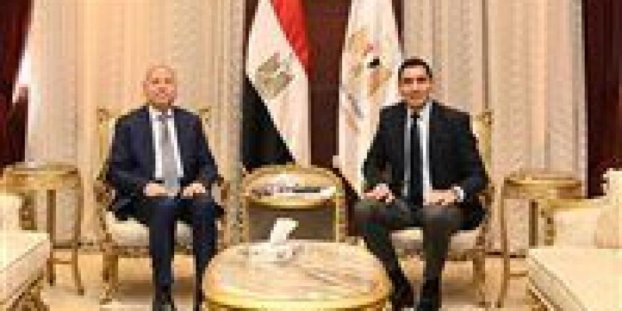 وزير
      الشباب
      والرياضة
      ومحافظ
      القاهرة
      يبحثان
      التعاون
      وإطلاق
      فعاليات
      رياضية
      بالعاصمة