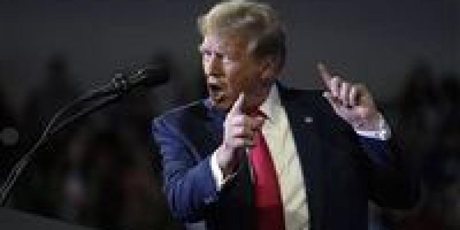 ترامب:
      أي
      إيراني
      يطلق
      النار
      علينا
      أو
      على
      سفن
      سلمية
      سيتم
      نسفه
      وإرساله
      إلى
      الجحيم