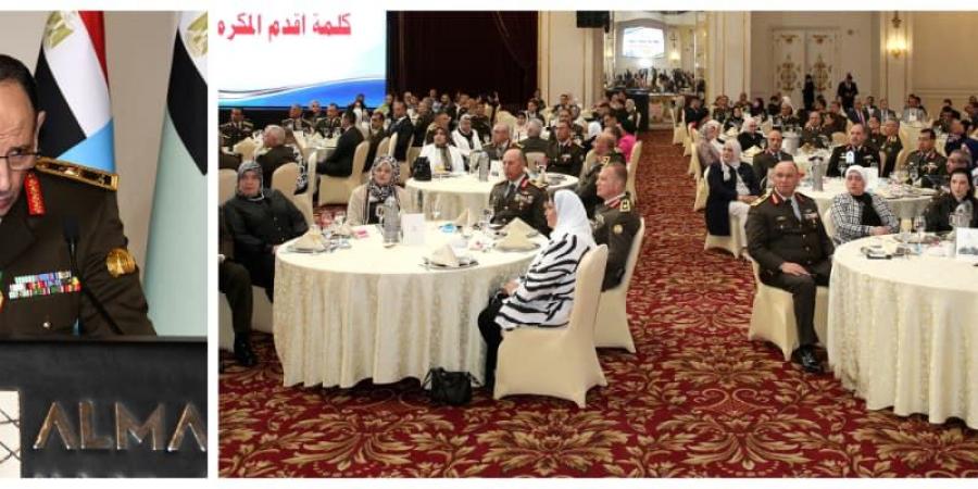 وزير
      الدفاع
      والإنتاج
      الحربى
      يكرم
      عدداً
      من
      القادة
      الذين
      أوفوا
      العطاء
      بالقوات
      المسلحة