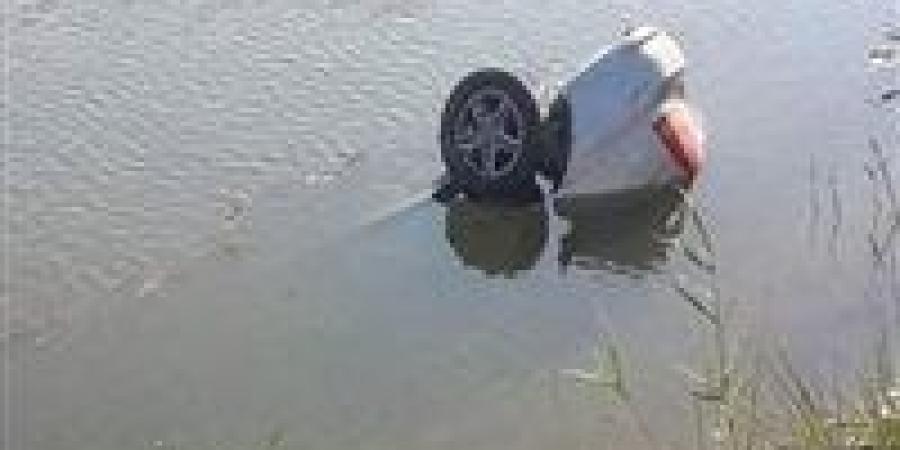 طفلان
      وسيدة..
      مصرع
      3
      أشخاص
      في
      سقوط
      سيارة
      بنهر
      النيل
      بسوهاج