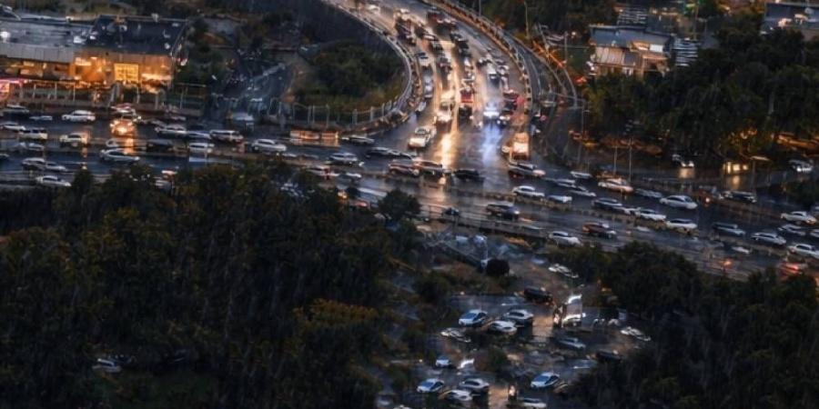 أمطار غزيرة على عدد من المناطق وأمن الطرق يحذر