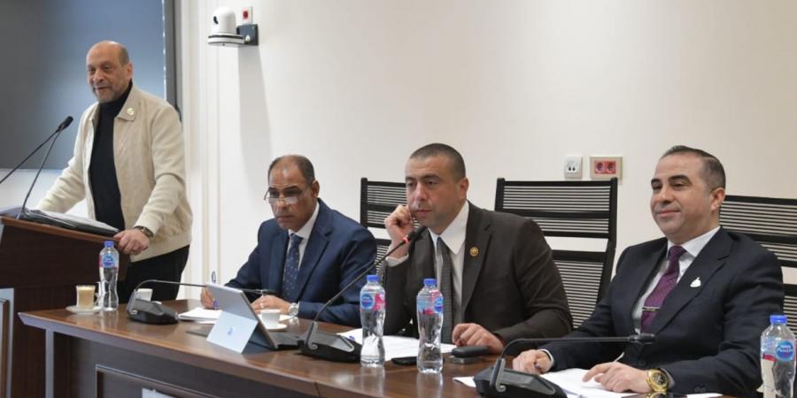 بين
      دعم
      المستثمر
      المحلي
      وحل
      أزمات
      المصانع
      المتعثرة..
      أجندة
      مكثفة
      لـ
      "صناعة
      النواب"
      في
      اجتماعات
      ١٤
      إبريل