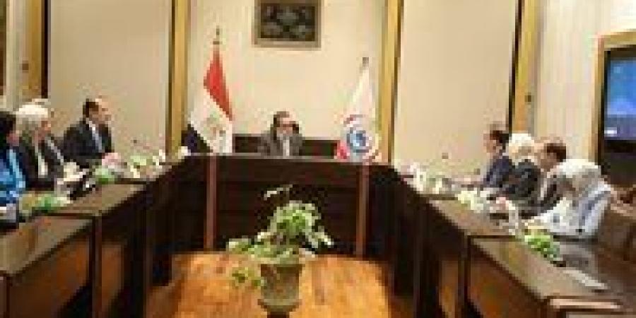 وزير
      الصحة
      يبحث
      مستجدات
      مدينة
      اللقاحات
      ويؤكد
      إطلاق
      أكاديمية
      VBC
      لتوطين
      الصناعات
      الحيوية