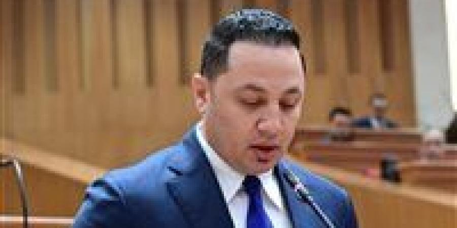 النائب
      سيد
      سمير
      يثمن
      توجيهات
      الرئيس:
      قانون
      الأسرة
      الجديد
      خطوة
      حاسمة
      لإعادة
      الانضباط
      للعلاقات
      الأسرية
      وإنهاء
      أزمات
      الأحوال
      الشخصية
      المتراكمة