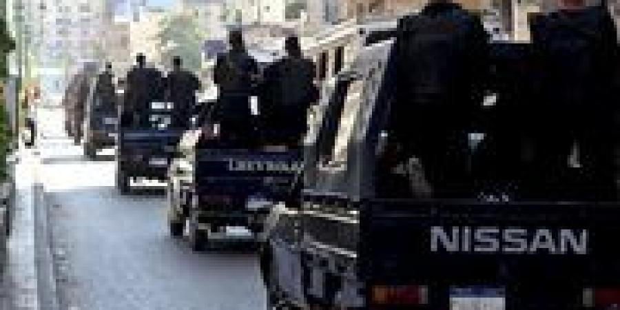 فيديو
      يوثق
      الواقعة..
      ضبط
      متهم
      تعدّى
      بالسب
      ولوّح
      بسلاح
      داخل
      مطعم