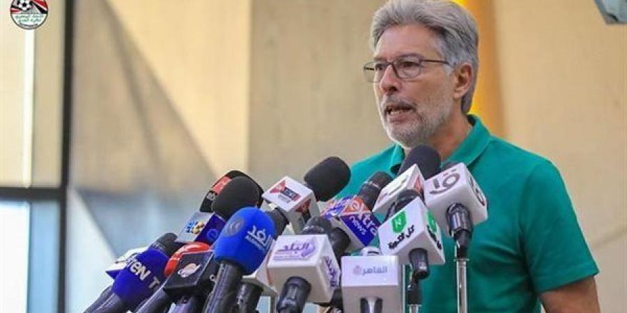 فيتور بيريرا يدعم شفافية VAR ويعلق على أزمة الأهلي وسيراميكا