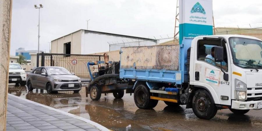 أمطار وسيول تعم المناطق والأصار تحذر