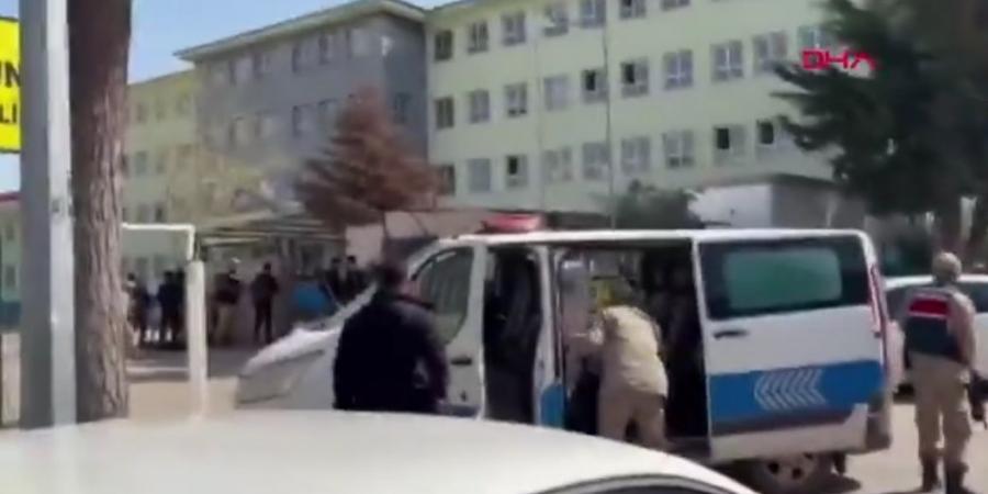 عاجل|«منفذ
      الهجوم
      طالب
      وسقوط
      جرحى»..
      تفاصيل
      الهجوم
      على
      مدرسة
      في
      جنوب
      تركيا