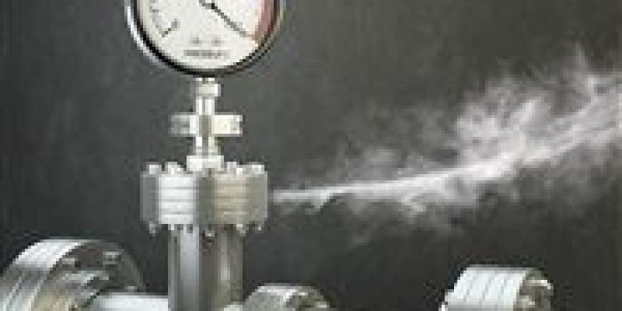 اختناق
      ينهي
      حياة
      شقيقين
      بمدينة
      نصر..
      والنيابة
      تصرح
      بالدفن
      بعد
      التشريح