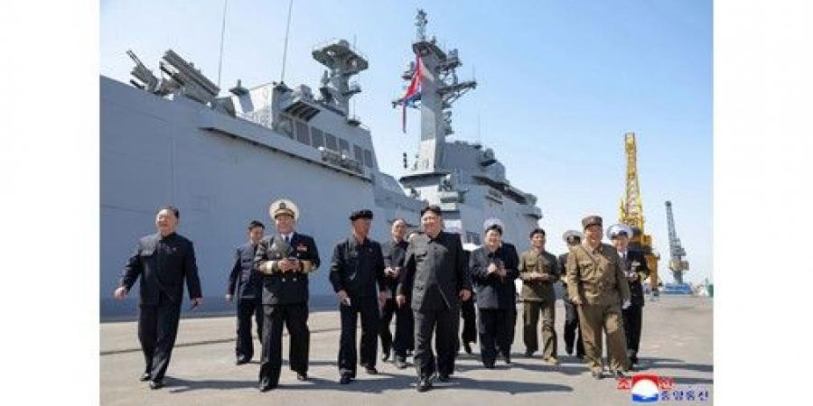 الزعيم
الكوري
الشمالي
كيم
جونغ
أون
يشرف
على
تجارب
لصواريخ
كروز
وأخرى
مضادة
للسفن
الحربية