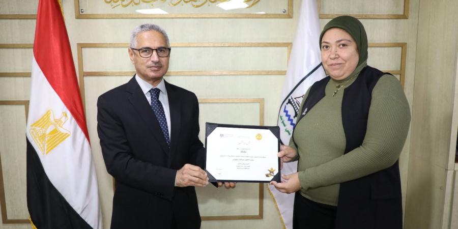 محافظ
      بني
      سويف
      يكرّم
      قيادات
      متميزة
      ويؤكد:
      التميز
      والانضباط
      أساس
      تطوير
      الجهاز
      الإداري