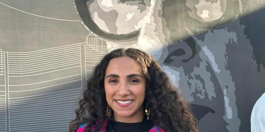 زينب
      غريب
      تحسم
      الجدل
      حول
      اعتزالها:
      لا
      أفكر
      في
      ترك
      التمثيل
      وأبحث
      عن
      أدوار
      مؤثرة