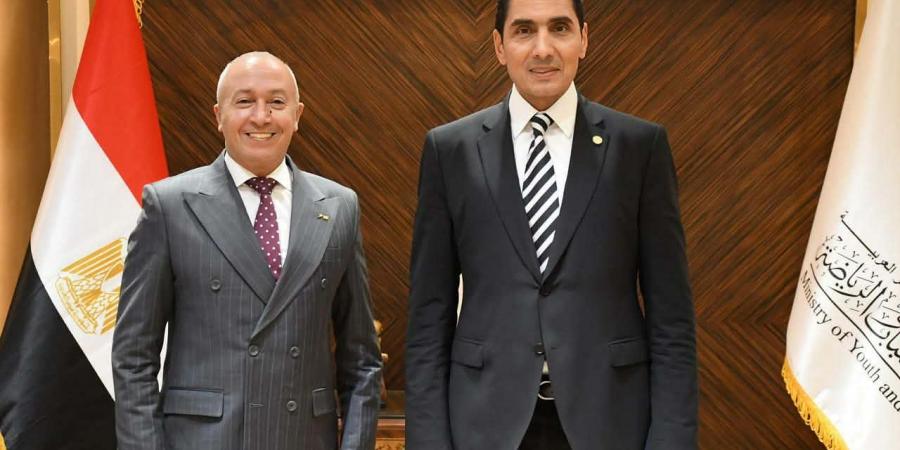 وزير
      الرياضة
      يبحث
      مع
      الششتاوي
      تطوير
      السياحة
      الرياضية
      واستغلال
      المنشآت
      بأفضل
      شكل