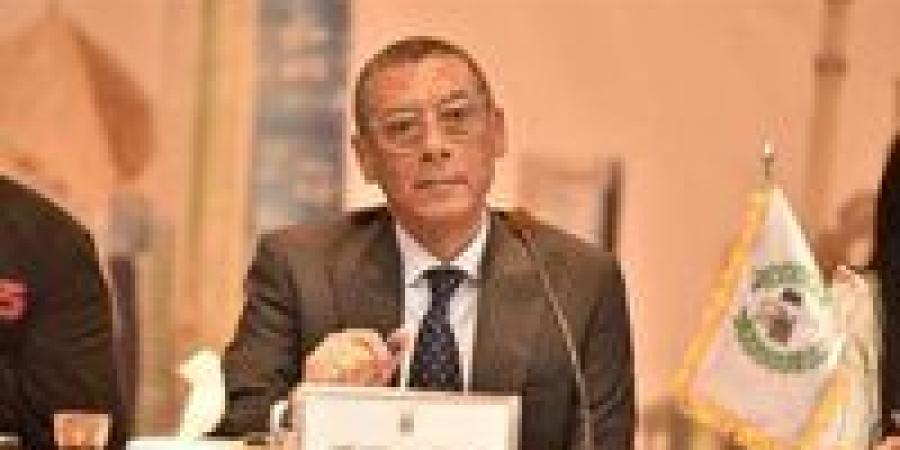 ياسر
      قمر
      يشيد
      بدعم
      جوهر
      نبيل
      لتطوير
      اتحاد
      الطائرة
      والمنتخب
      الوطني