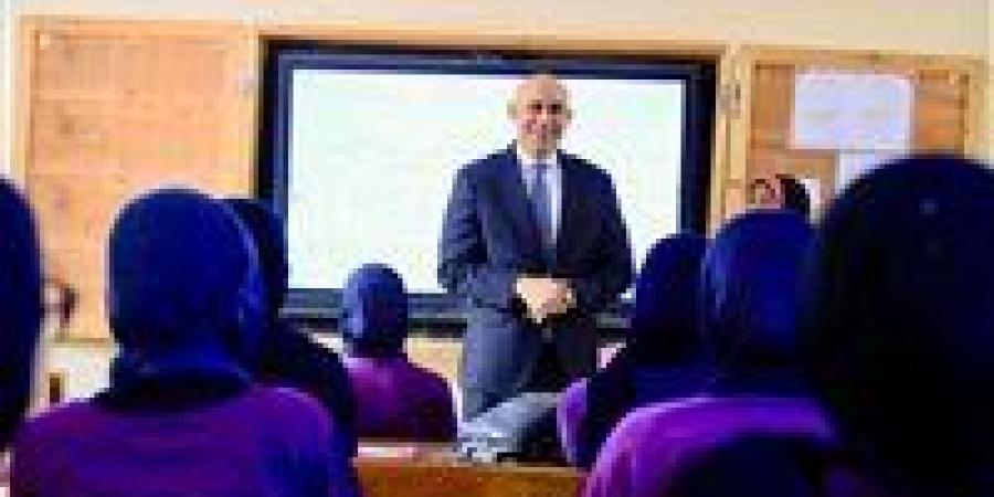 جولة
      مفاجئة
      لوزير
      التعليم
      في
      الجيزة..
      متابعة
      ميدانية
      لضبط
      العملية
      التعليمية
      داخل
      المدارس