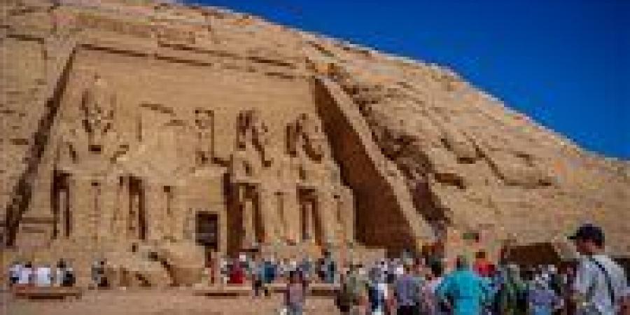 انتعاش
      السياحة
      ينعكس
      على
      الاقتصاد..
      زيادة
      الإيرادات
      تفتح
      آفاقًا
      جديدة