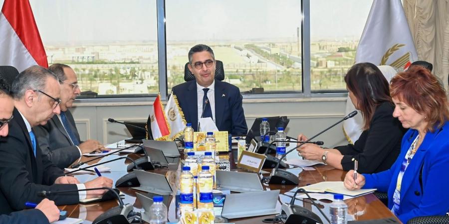 وزير
      التموين:
      تحسين
      كفاءة
      استهداف
      الفئات
      الأولى
      بالرعاية
      أولوية