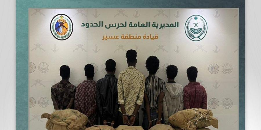 حرس الحدود يحبط تهريب 387 كجم قات و3 كجم حشيش في عسير وجازان