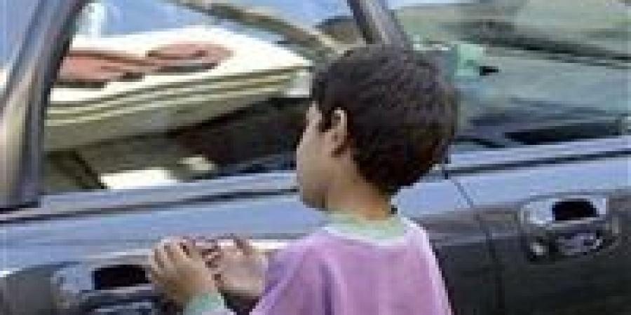 ضبط
      عصابة
      تستغل
      الأطفال
      في
      أعمال
      التسول
      بالجيزة:
      9
      متهمين
      و12
      طفلًا