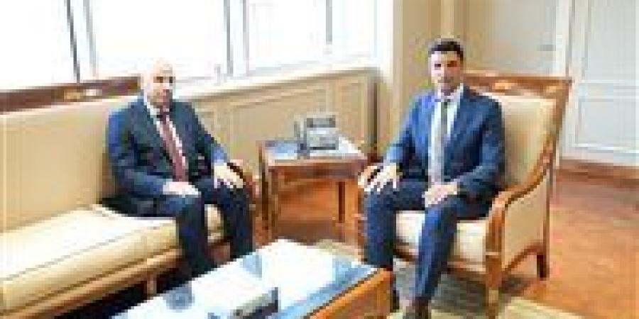 وزير
      العمل
      يبحث
      مع
      وزيري
      الصناعة
      والتعليم
      العالي
      ربط
      التدريب
      بسوق
      العمل
      وتعزيز
      منظومة
      التشغيل
      في
      مصر