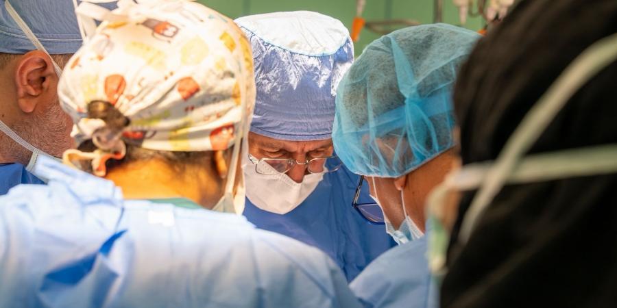 نجاح فصل توأم ملتصق في الرياض خلال 6 ساعات ونصف.. إنجاز طبي جديد يعزز ريادة المملكة عالميًا