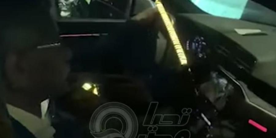 الفنان
      سيد
      رجب
      يدعم
      طليقته
      في
      عزاء
      والدها|
      صور