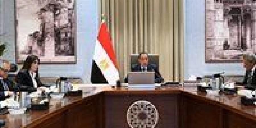 رئيس
      الوزراء:
      الموافقة
      على
      تقنين
      أوضاع
      191
      كنيسة
      ومبنى
      تابعًا