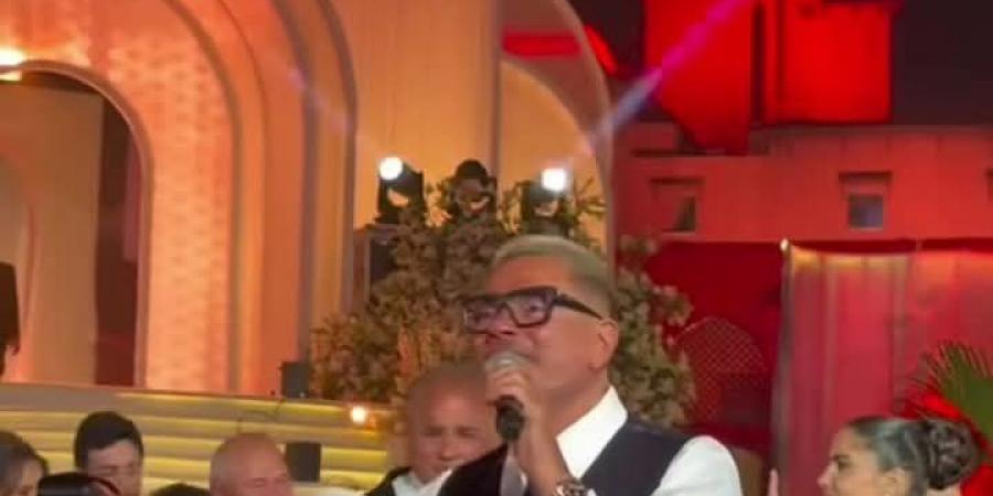 زفاف
      ابنة
      محمد
      السعدي..
      عمرو
      دياب
      يشعل
      الأجواء
      بأغنية
      خطفوني