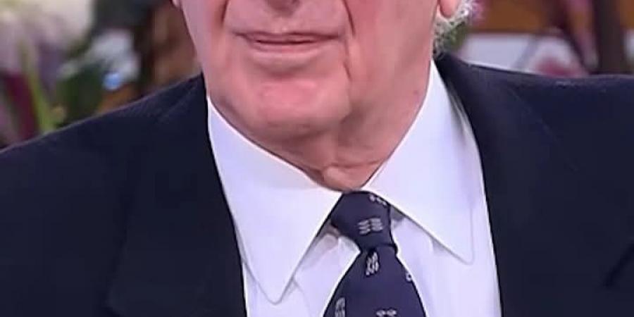 كان
      بيصوت
      ويقول
      ابني
      مات..
      لحظات
      صعبة
      عاشها
      محمد
      عبد
      الوهاب
      بعد
      وفاة
      عبد
      الحليم