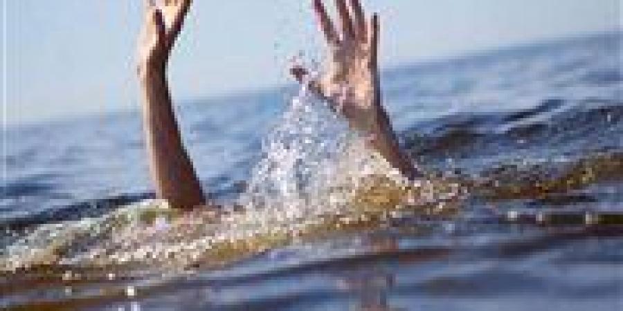 غرق
      3
      شباب
      وإنقاذ
      طفلة
      بشاطئ
      جمصة