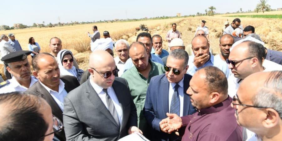 محافظ
      الفيوم
      يفتتح
      موسم
      حصاد
      القمح
      بأحد
      الحقول
      الزراعية
      بقصر
      رشوان