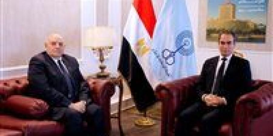 تكليف
      الإذاعي
      عبد
      الرحمن
      البسيوني
      بمنصب
      رئيس
      الإذاعة
      المصرية