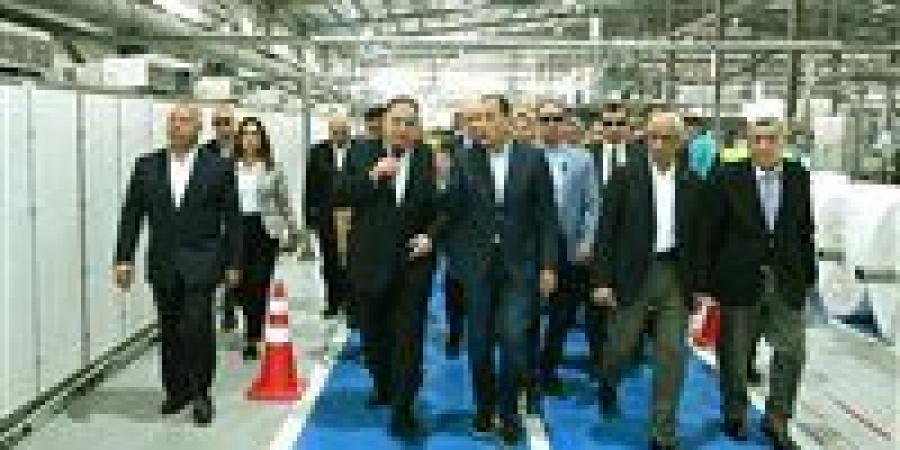 رئيس
      الوزراء
      يشهد
      احتفالية
      افتتاح
      مصنع
      شركة
      سيناء
      الوطنية
      للصناعات
      البلاستيكية