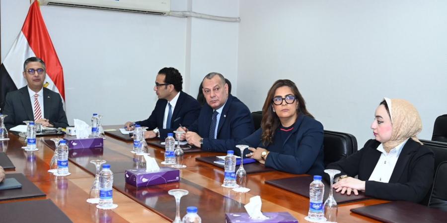 وزير
      التموين
      يتابع
      التحول
      الرقمي
      بجهاز
      تنمية
      التجارة
      الداخلية
      ويوجه
      بإطلاق
      الموقع
      الرسمي