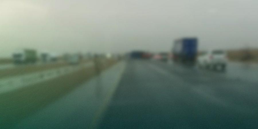 انزلاق 7 شاحنات على طريق القصيم – المدينة خلال الحالة المطرية