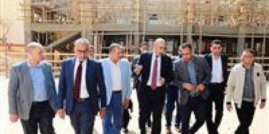 وزير
      التعليم
      يتحرك
      ميدانيًا
      لإنهاء
      الفترات
      المسائية..
      جولة
      مفاجئة
      في
      المدارس
      قبل
      العام
      الجديد