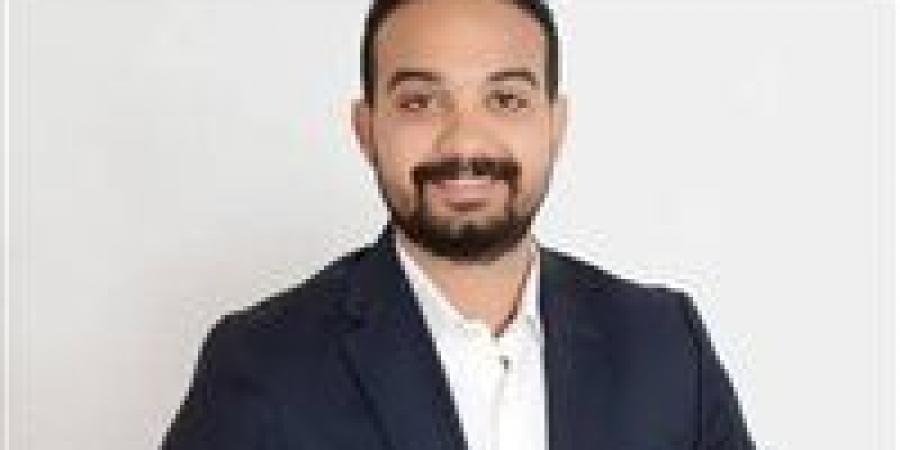 الأب
      رقم
      2..
      أمين
      الشؤون
      البرلمانية
      بحزب
      الحرية
      المصري
      يقترح
      كشفًا
      نفسيًا
      سنويًا
      للحاضن
      لحماية
      الأطفال