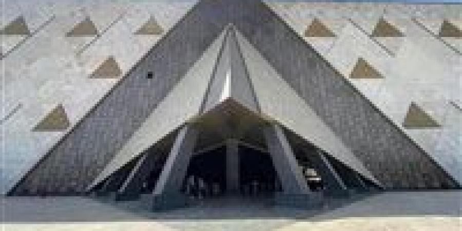 رسمياً
      ..
      إطلاق
      منصة
      إلكترونية
      جديدة
      لحجز
      تذاكر
      المتحف
      المصري
      الكبير